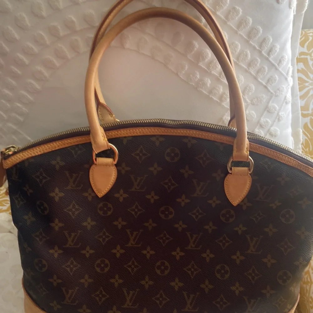 Authentic LV bag, mono prints - Picture 8 of 11